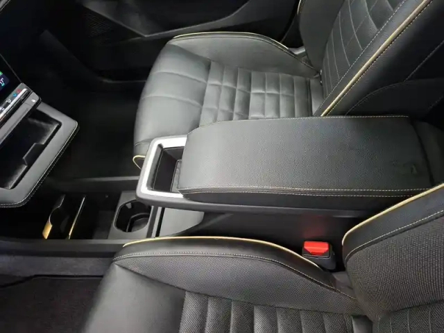 Renault Megane e-tech ev60 220 ch super charge — photo 23