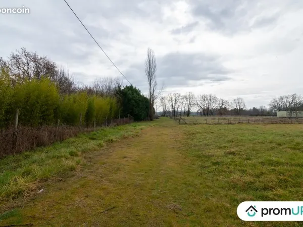 Terrain 2 078 m² Vacquiers