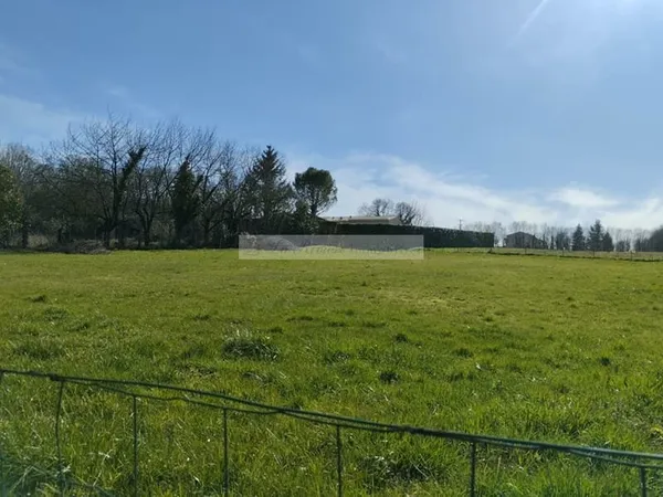 Terrain constructible Marcillac Lanville 1638 m2