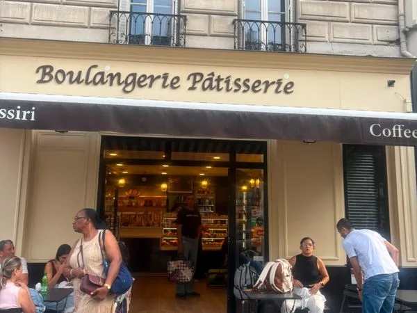 Boulangerie pâtisserie à vendre à Paris 10èmes en face de métro