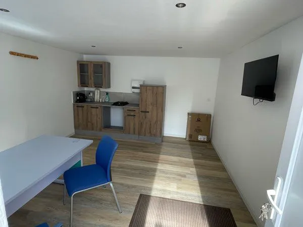 À louer bureau avec dépendance sur 430 m2 de terrain