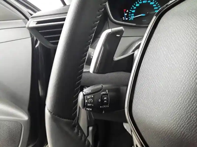 Peugeot 208 hybrid 110 e-dcs6 — photo 19
