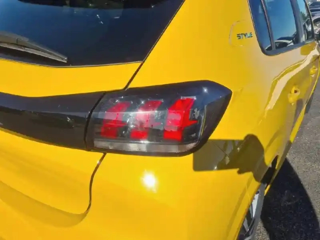Peugeot 208 puretech 75 s&amp;s bvm5 — photo 17