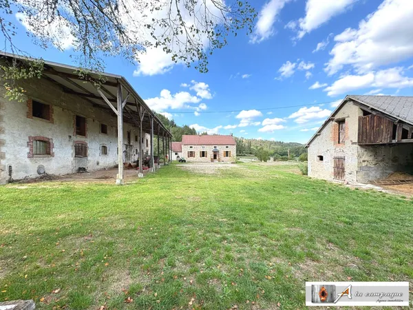 Charmante maison en pierres, ses dépendances et 5 hectares