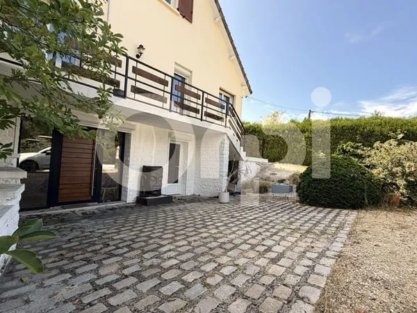 Maison 8 pièces 355 m²