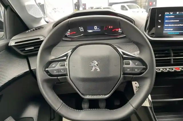 Peugeot 208 puretech 75 s&amp;s bvm5 — photo 11