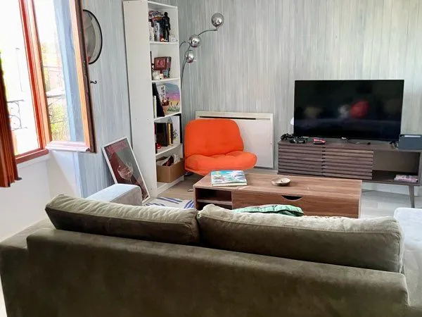 Charmant logement au coeur du village de Saint-Remèze — 35 m² habitables + garage aménagé