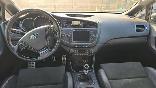 Kia Ceed 1.6 T-GDI 204 - GT – 2014 – 115105 km – Essence – Boîte Manuelle — photo 20