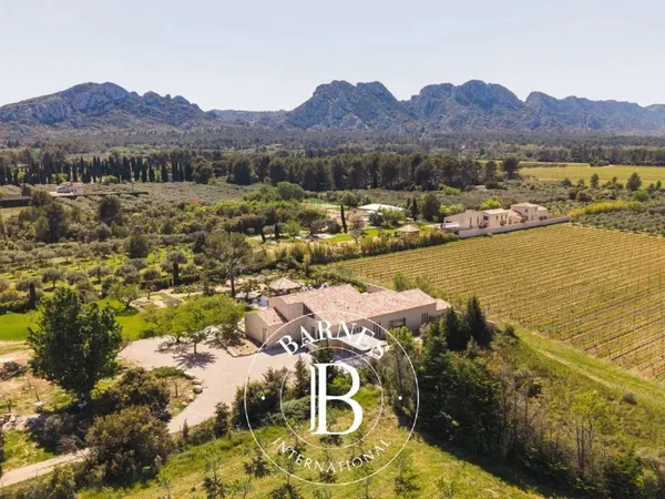 EYGALIERES-PROPRIETE DE LUXE-5 CHAMBRES-VUE ALPILLES
