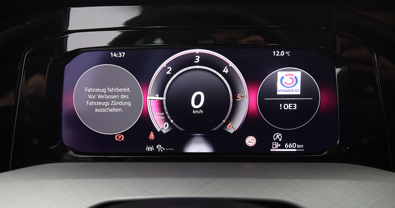 Volkswagen Golf 8 — photo 21