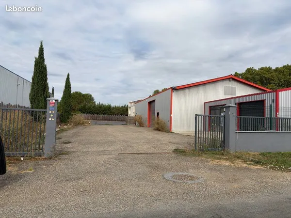 A louer maison et bâtiment