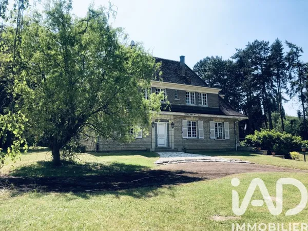 Maison 8 pièces 235 m²
