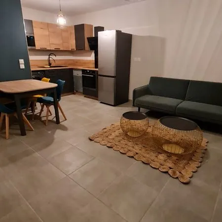 Appt T2 neuf meublé