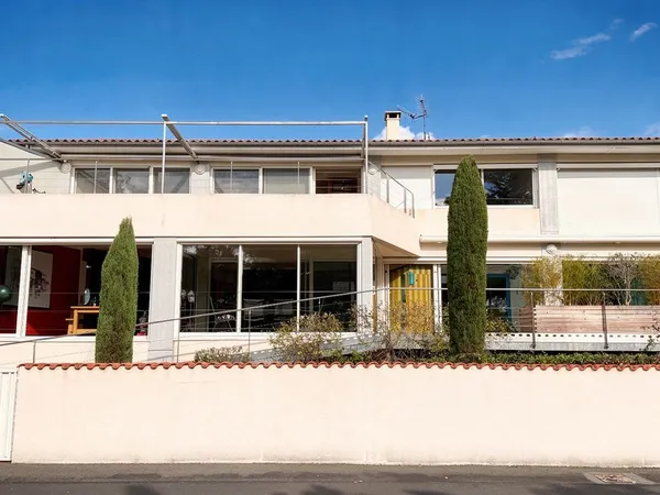 Villa 254 m2 avec piscine intérieure et accès direct plage