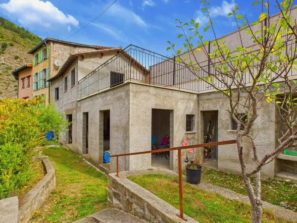 Lantosque GORBLAOU Maison à terminer + Appartement + Terrains +