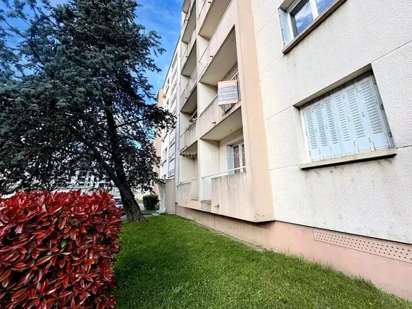 LE PONT-DE-CLAIX VILLANCOURT Appartement 3 pièces + cuisine