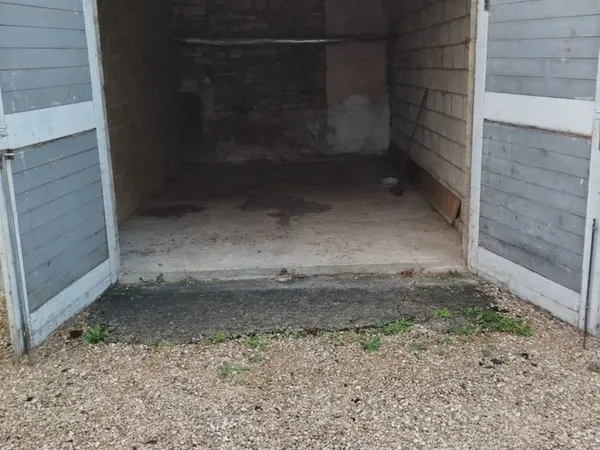 Dijon sud garage dans cour de copropriété