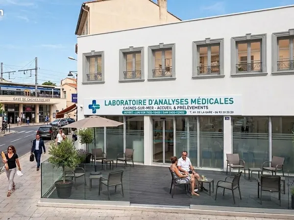 Local 188 m² CAGNES SUR MER
