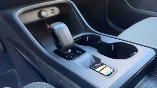 Volvo Xc40 t4 recharge 129+82 ch dct7 — photo 20