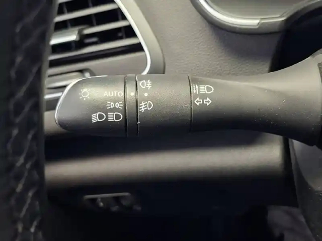 Renault Megane mégane iv berline blue dci 115 edc — photo 4