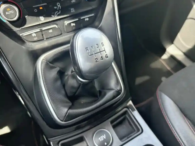 Ford Kuga 2.0 tdci 150ch stop&amp;start st-line 4x2 — photo 8