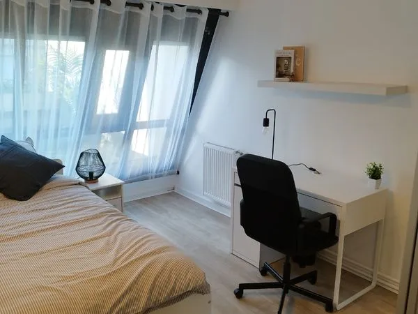 Colocation meublée premium à Évry - 1 chambre disponible - Tout compris - Proche toutes commodités