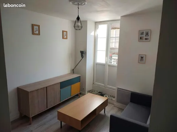 À louer - Appartement T1 bis meublé avec balcon-terrasse - Centre-ville de Parthenay
