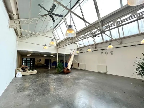 Immeuble commercial 1046 m²