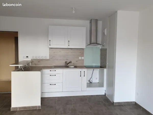 Appartement T2 de 44 m2 avec terrasse 10 m2 à LA CRAU