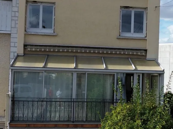 Maison sur sous sol à rénover avec jardin, garage - Issoudun