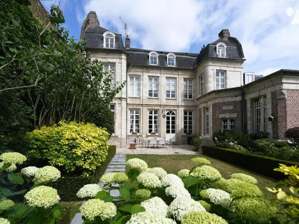 Maison 7 pièces 260 m²