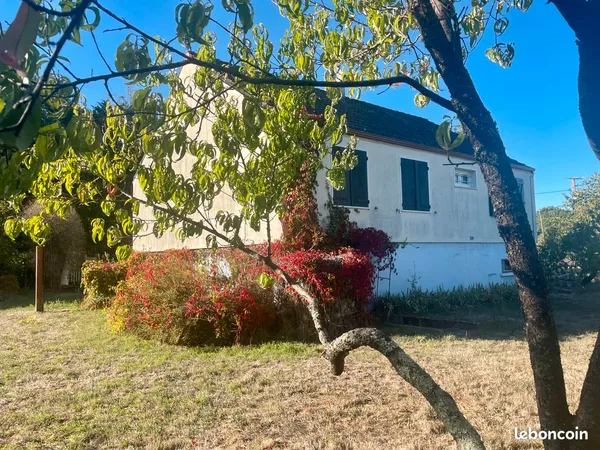 Pavillon sur terrain de plus de deux hectares