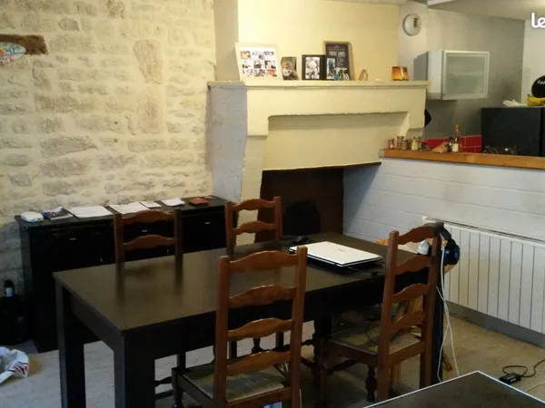 Maison de ville T3 en pierre 70 m² habitables + cave de 16m2 2 chambres, combles aménageables - Proc