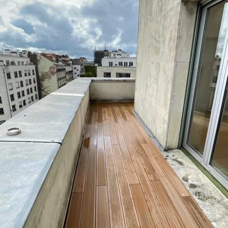 T1 bis ensoleillé hyper centre avec grande terrasse au dernier étage