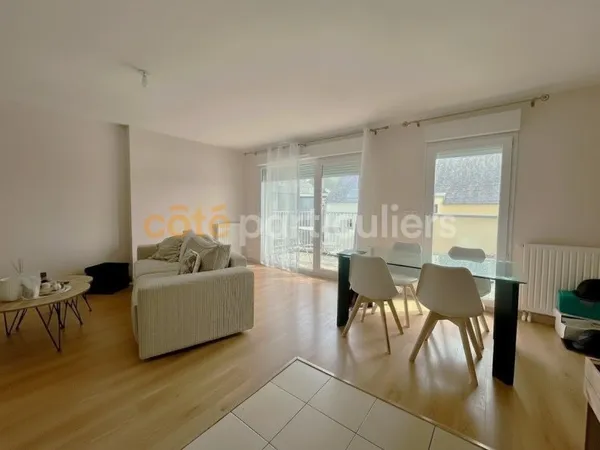 SAINT MELOIR DES ONDES, centre, Appartement 3 pièces 65.20 m2, balcon, garage double.