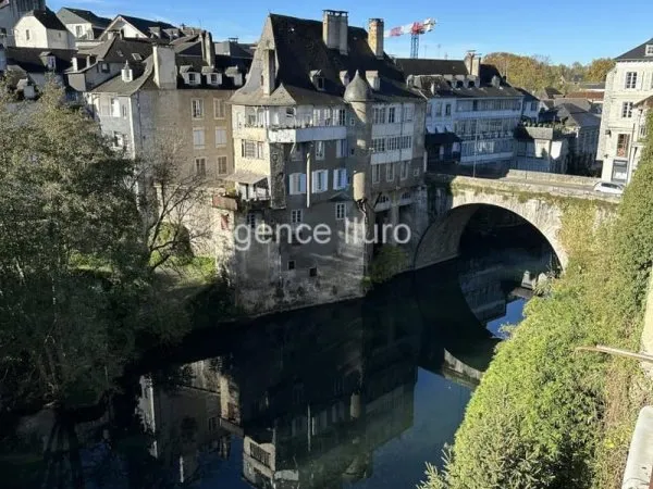 Oloron Centre - Immeuble Avec Dependances -