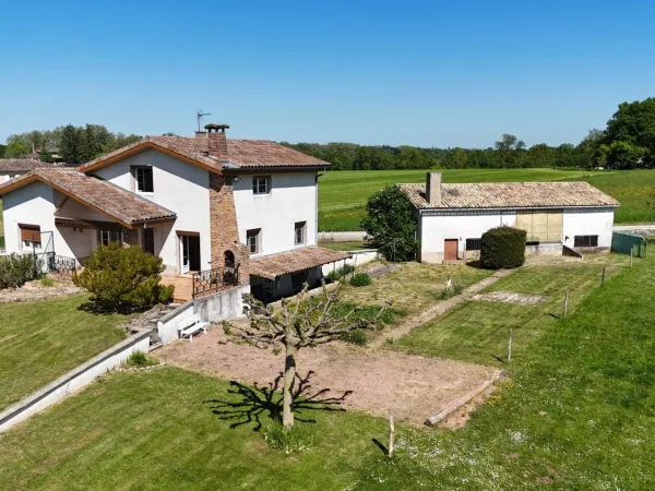 Maison avec grands volumes et fort potentiel sur Grièges - Terrain de plus de 4 000 m²