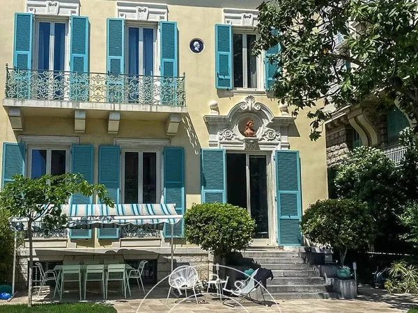 Maison 7 pièces 250 m²