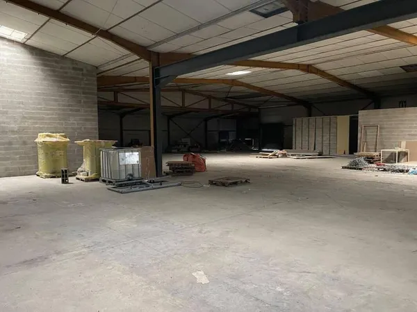 Local d'activité 1260 m²