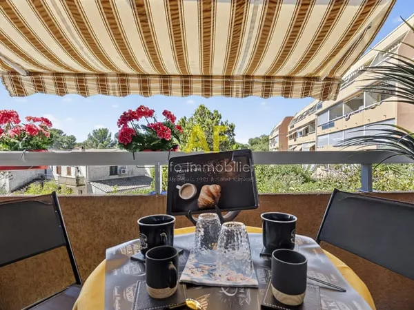 SAINT RAPHAEL STUDIO CABINE MEUBLE ET CLIMATISE