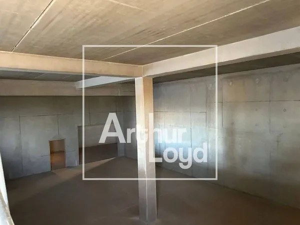 Local d'activité 3404 m²