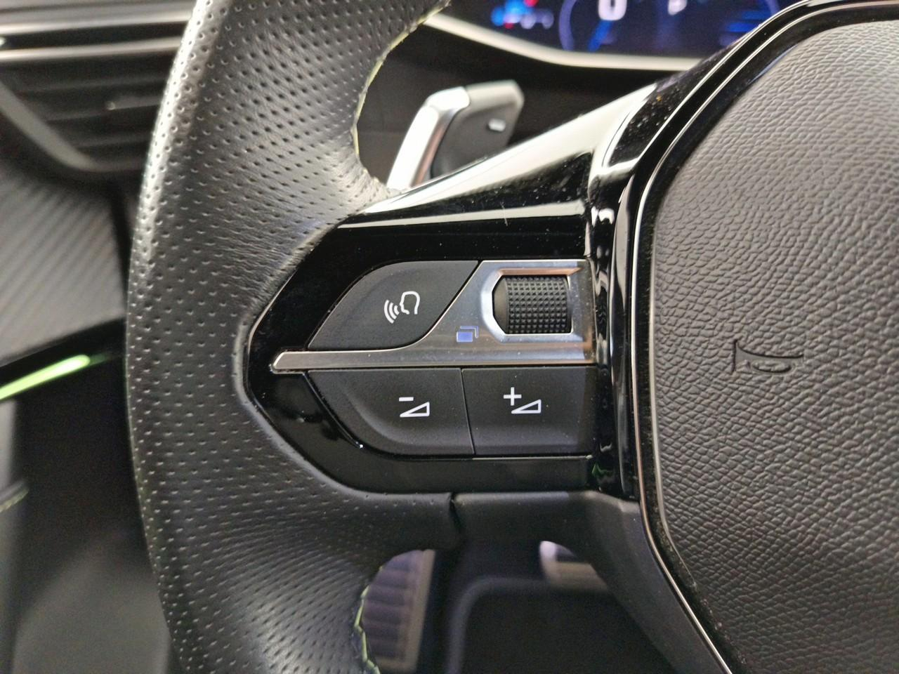Peugeot 2008 hybrid 136 e-dcs6 gt — photo 17