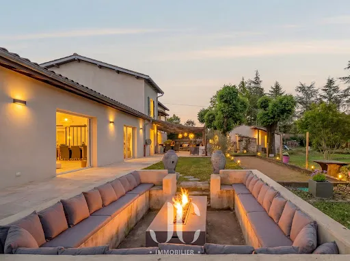 Maison 7 pièces 334 m²