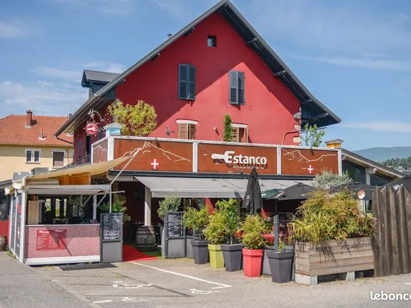 5 appartements et un commerce