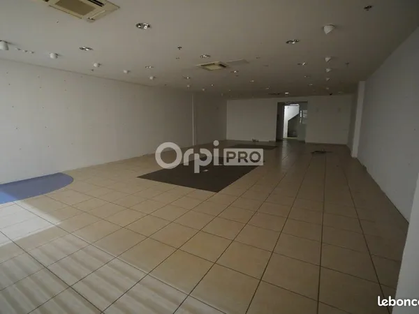Local commercial 156 m²