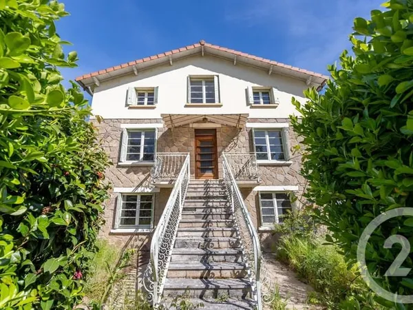Maison 11 pièces 212 m²