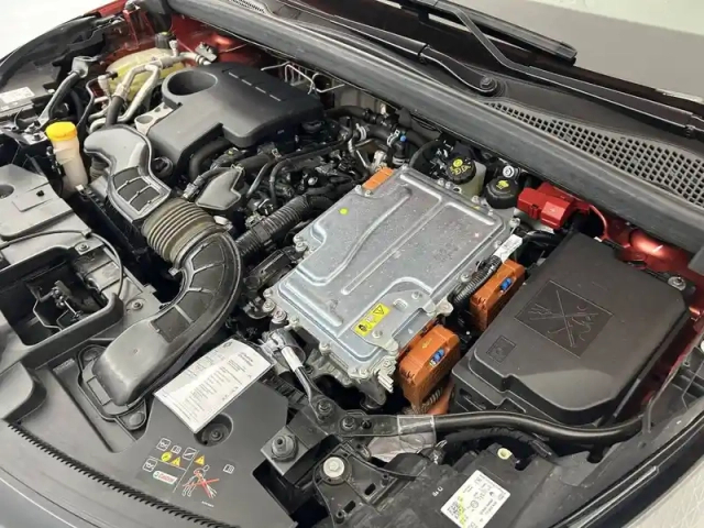 Renault Captur e-tech 145 - 21 — photo 27