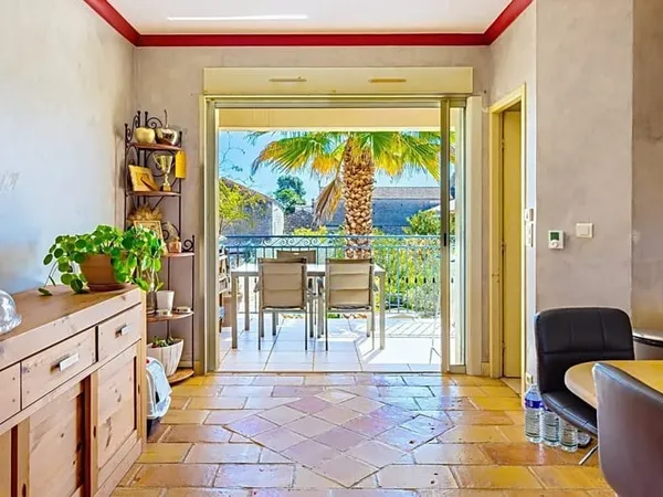 Duplex de charme avec terrasse, jardin et vue sur le château de Sommières