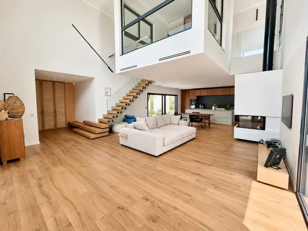 Villa F6 contemporaine d'exception avec piscine sur parcelle 2500 m2 secteur très recherché!
