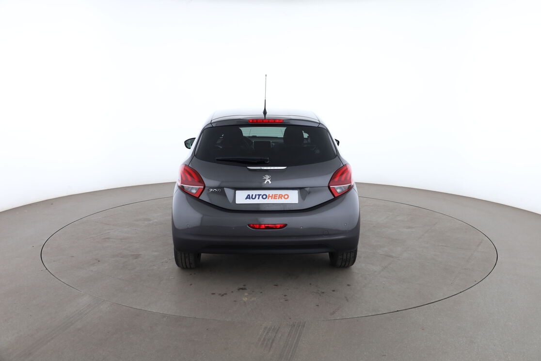 Peugeot 208 1.2 PureTech Signature — photo 4